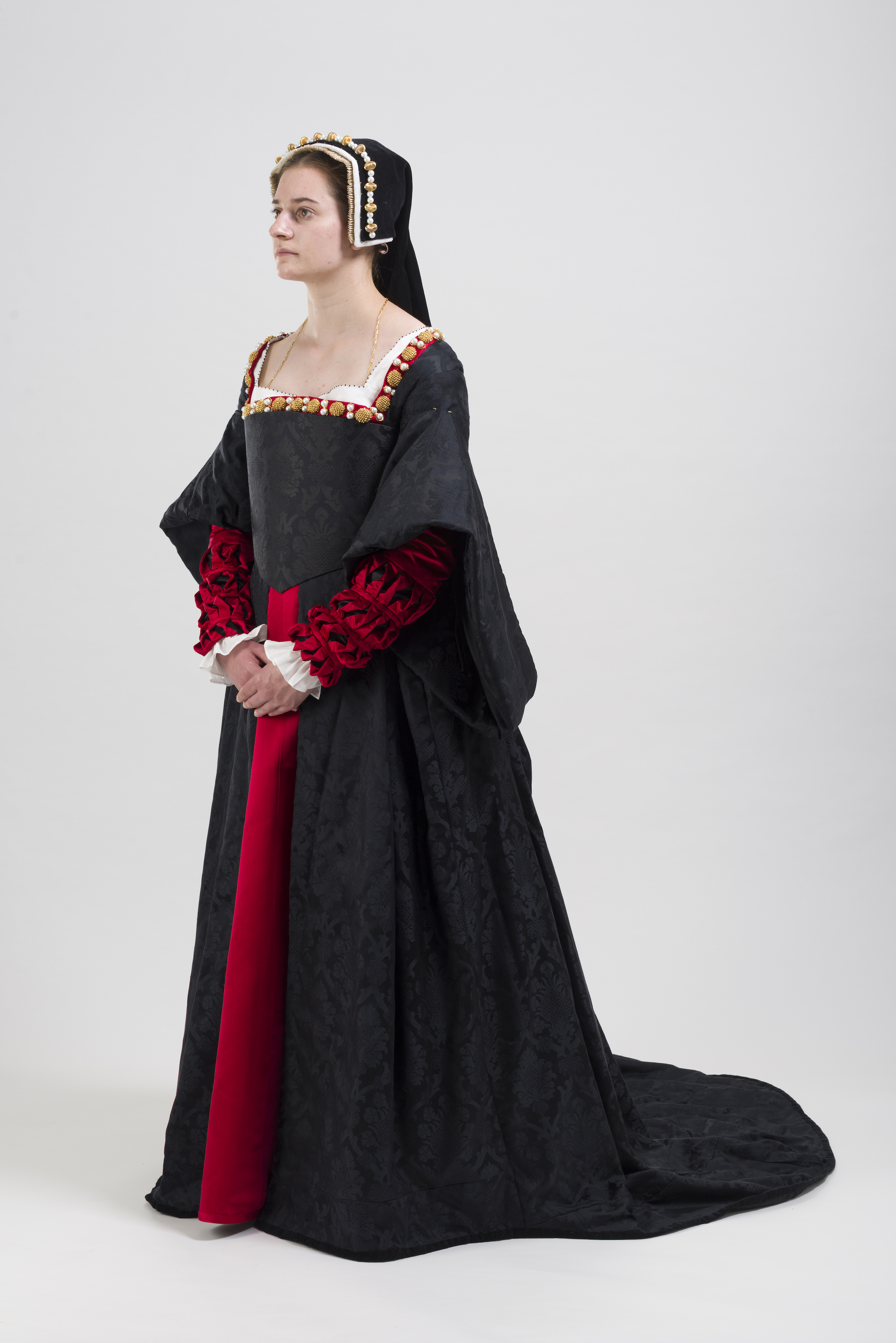 The Tudor Tailor | Reconstructing 16th Century Dress